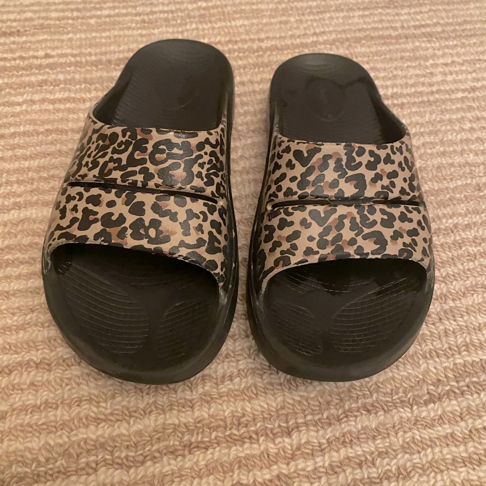 Oofos flip flops. Size EU40